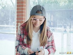 Horny teen had casual sex with a cop because her pussy needed a good fuck