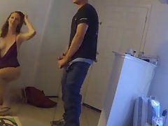 Delivery guy got an opportunity to fuck an insatiable housewife until she starts screaming